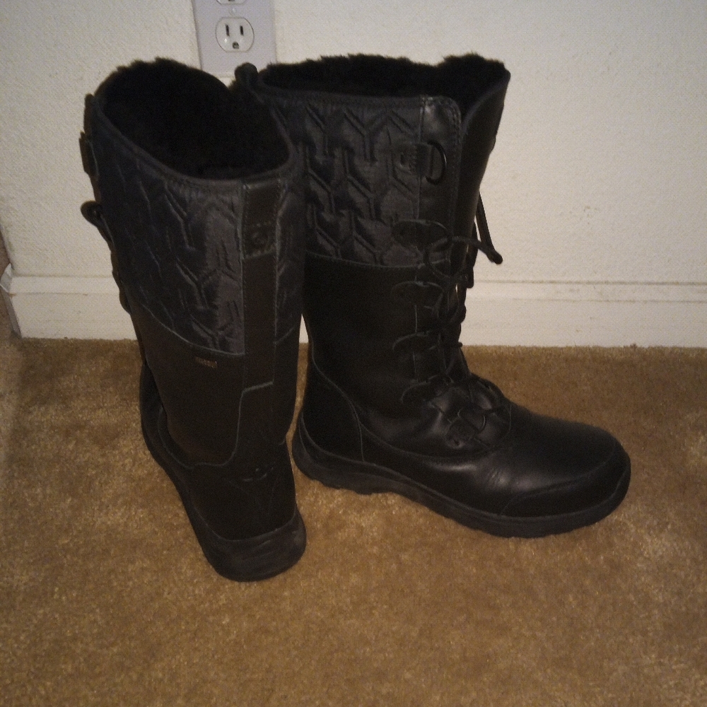 UGG Boots - Picture 2 of 7